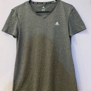 Adidas Women’s Climalite Atheltic Tee-Shirt. Women’s Small. LIKE NEW. Grey.
